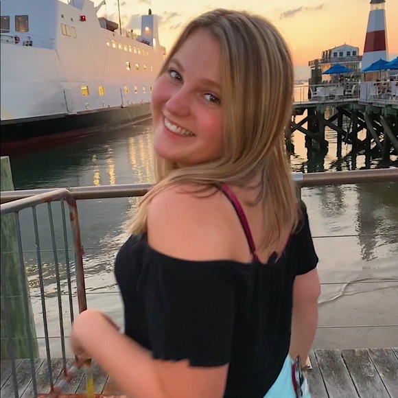 Meet your Posher, Stephanie - Picture 1 of 1